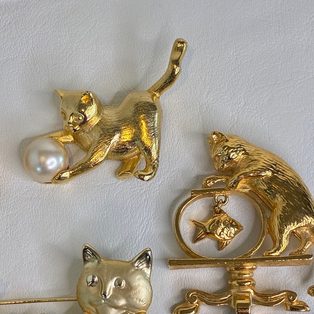 Vintage Cat Brooch Earring Lot Gold Tone Avon RAZZA AJC Feline Jewelry Whimsical - Picture 4 of 15
